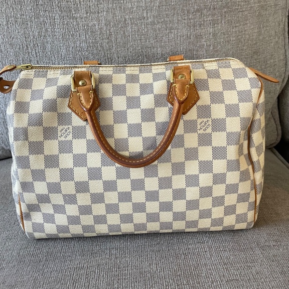 Louis Vuitton - Picture 2 of 7